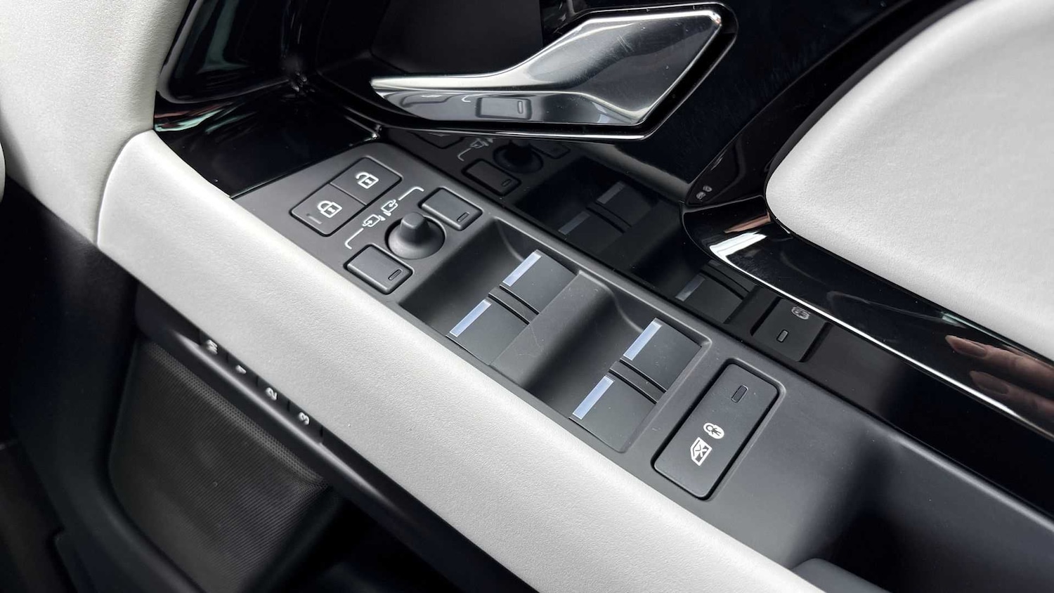 Used Land Rover Range Rover Evoque 2025 for sale - 76540782: Photo 33