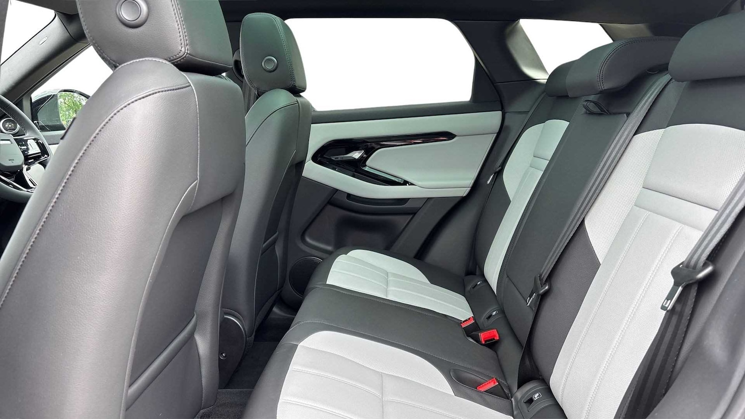 Used Land Rover Range Rover Evoque 2025 for sale - 76540782: Photo 4