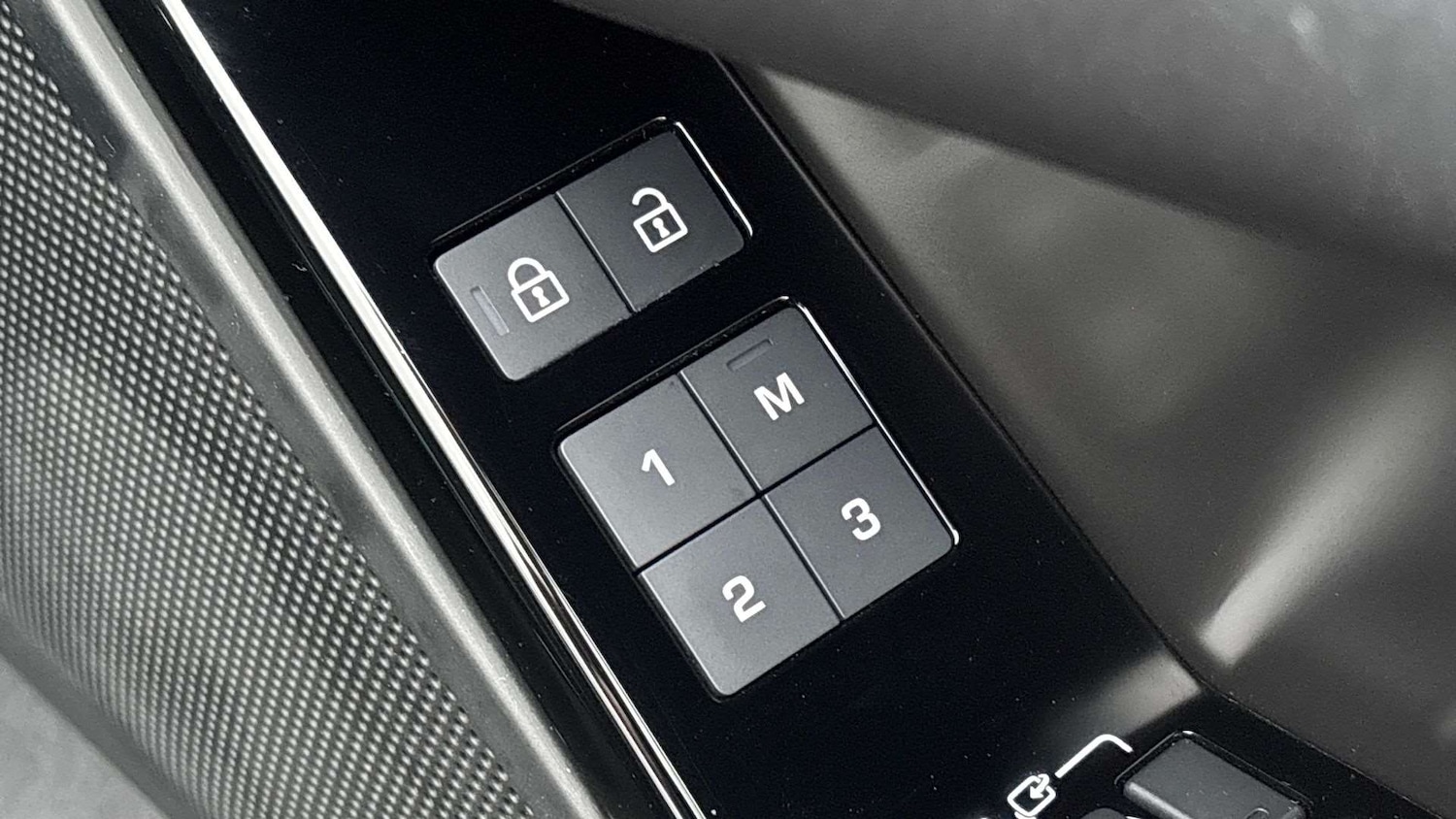 Used Land Rover Range Rover Velar 2023 for sale - 77257358: Photo 25