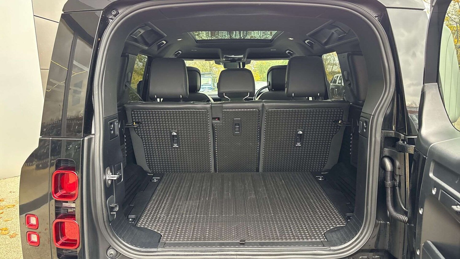 Used Land Rover Defender 2023 for sale - 76460265: Photo 10