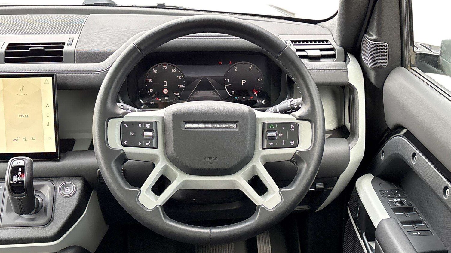 Used Land Rover Defender 2023 for sale - 76460265: Photo 15