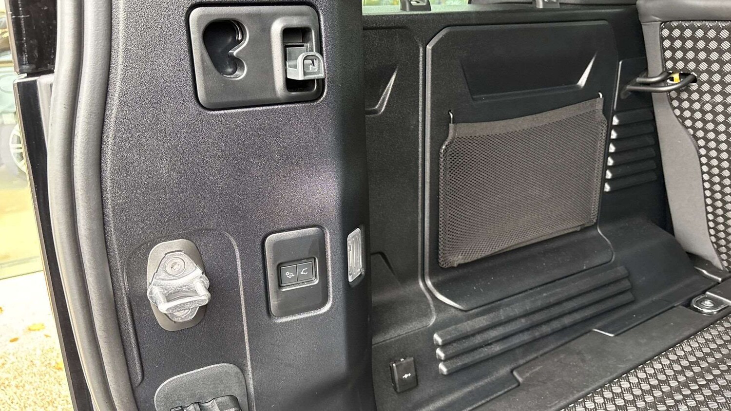 Used Land Rover Defender 2023 for sale - 76460265: Photo 27