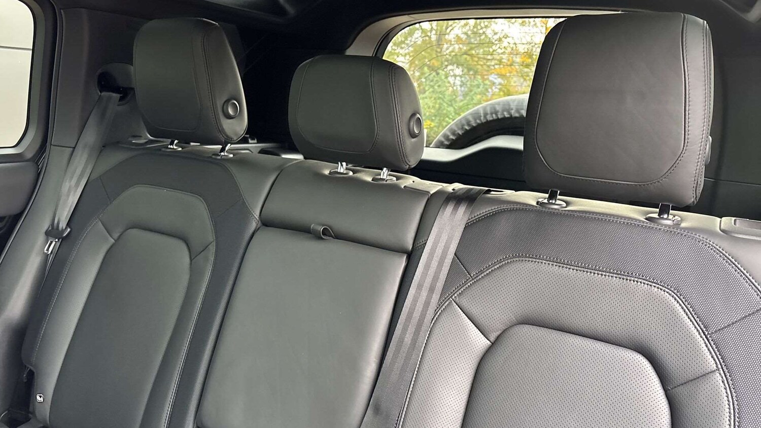 Used Land Rover Defender 2023 for sale - 76460265: Photo 34