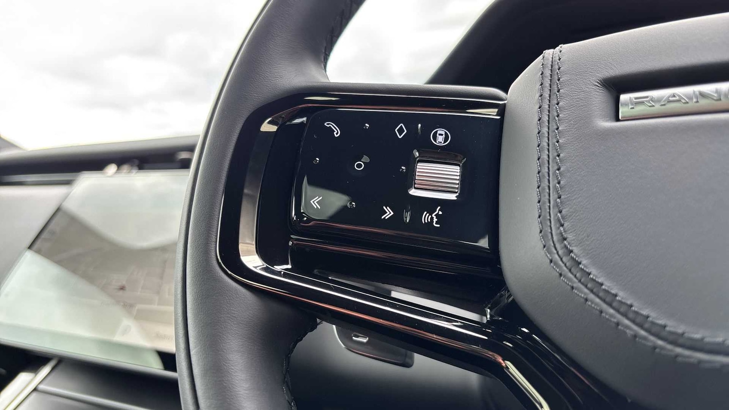 Used Land Rover Range Rover Evoque 2025 for sale - 76460220: Photo 31