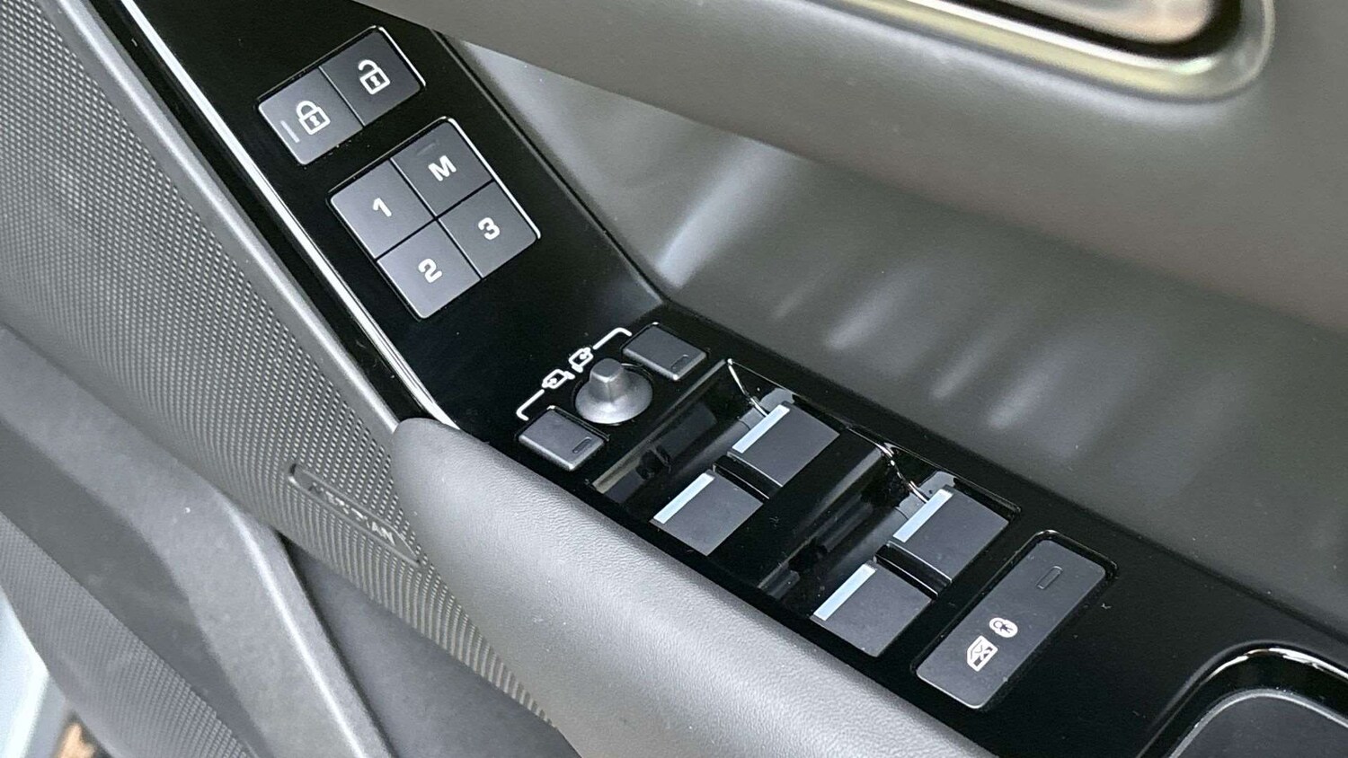 Used Land Rover Range Rover Velar 2025 for sale - 77561096: Photo 34