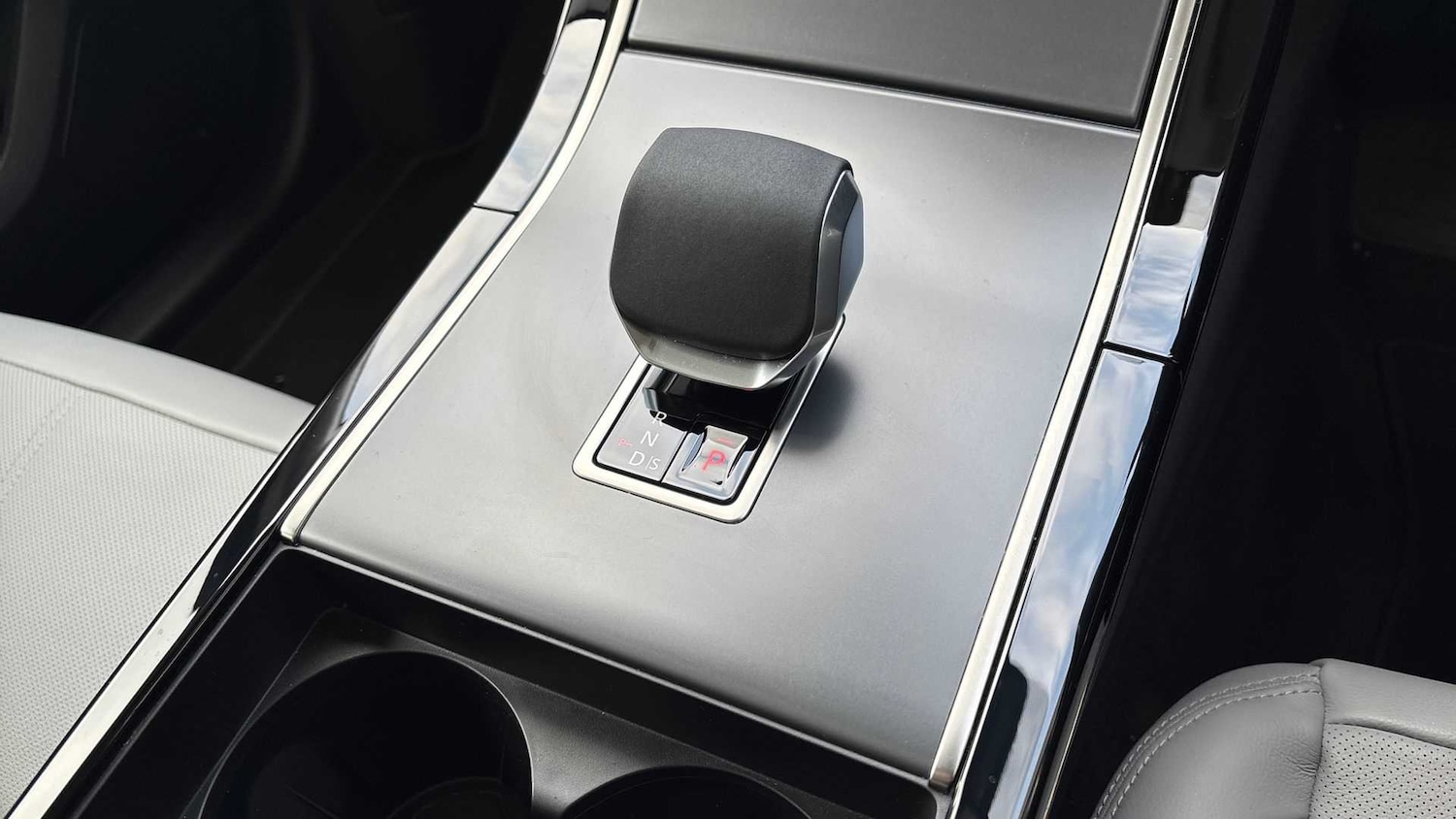 Used Land Rover Range Rover Velar 2024 for sale - 76460120: Photo 13