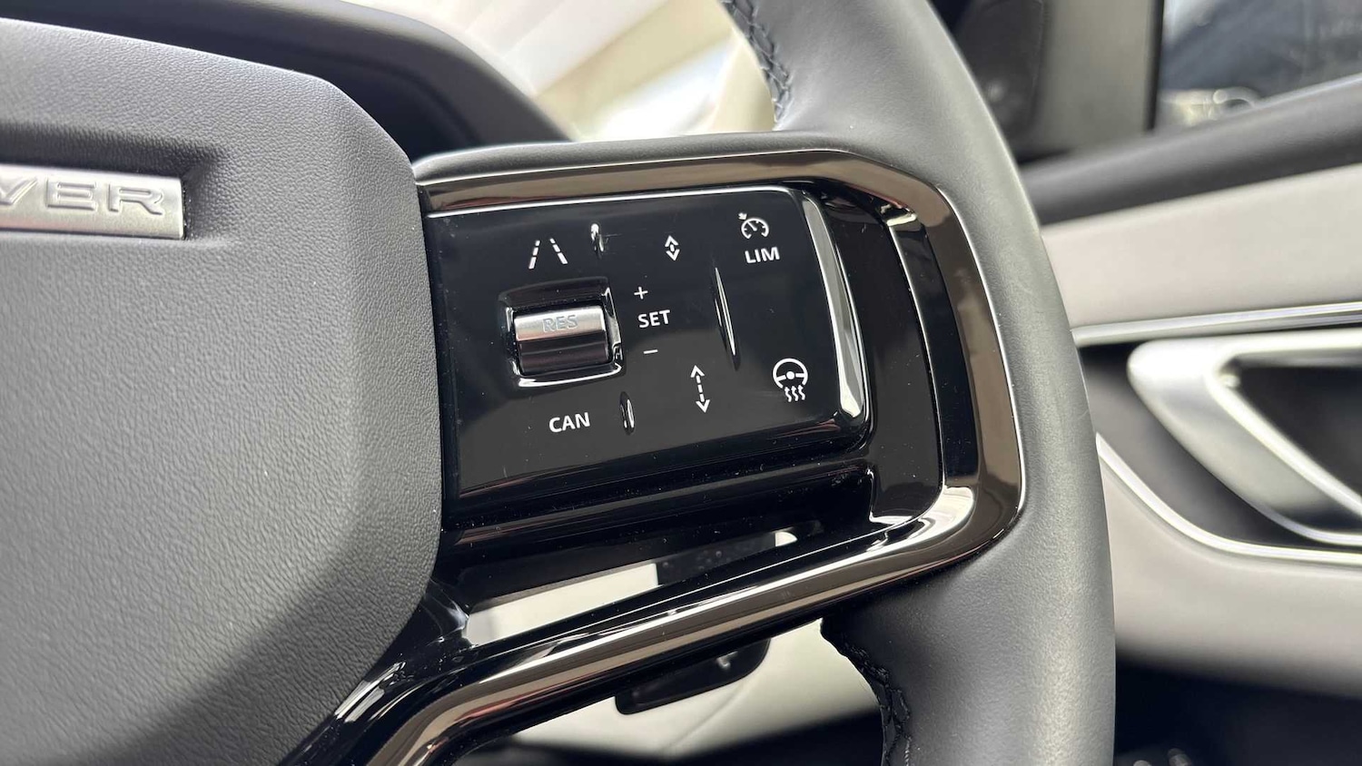 Used Land Rover Range Rover Velar 2024 for sale - 76460120: Photo 31