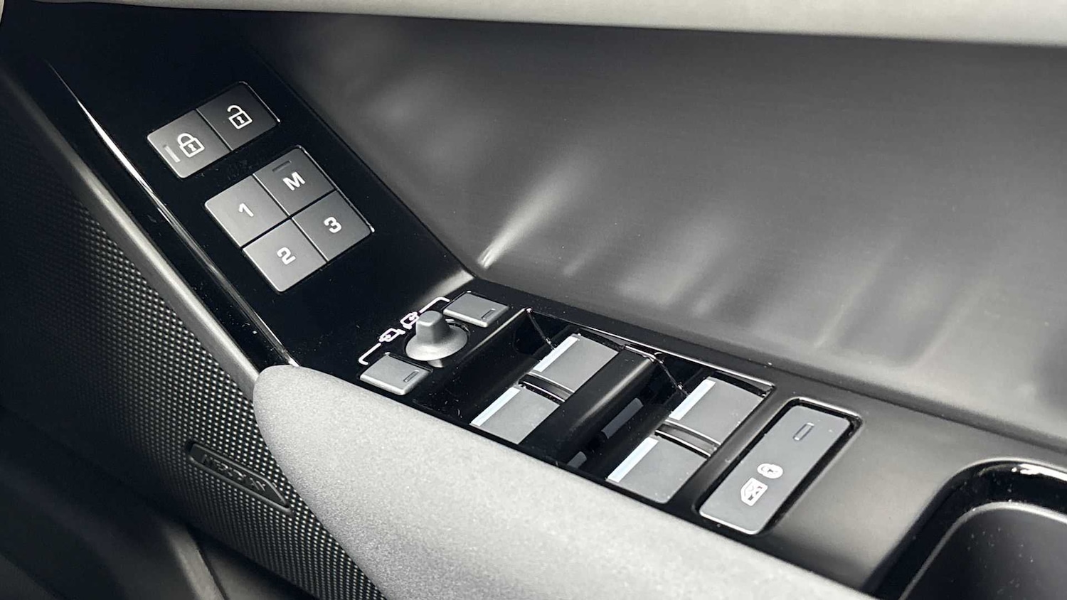 Used Land Rover Range Rover Velar 2024 for sale - 76460120: Photo 32