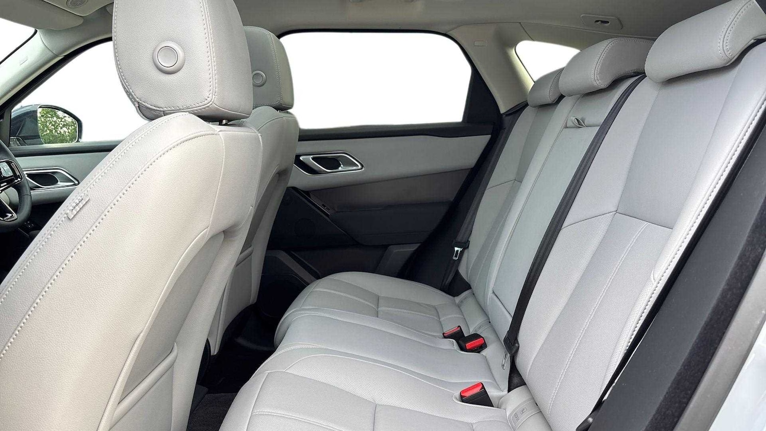 Used Land Rover Range Rover Velar 2024 for sale - 76460120: Photo 4