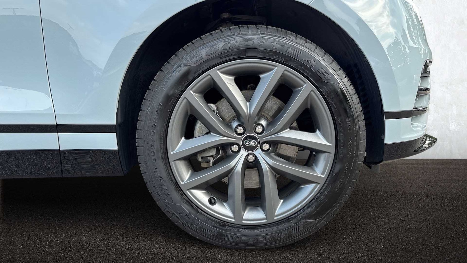 Used Land Rover Range Rover Velar 2024 for sale - 76460120: Photo 8