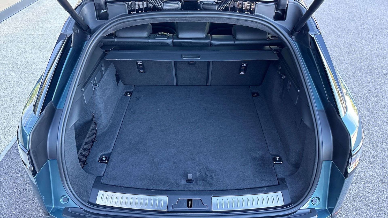 Used Land Rover Range Rover Velar 2025 for sale - 76460117: Photo 10