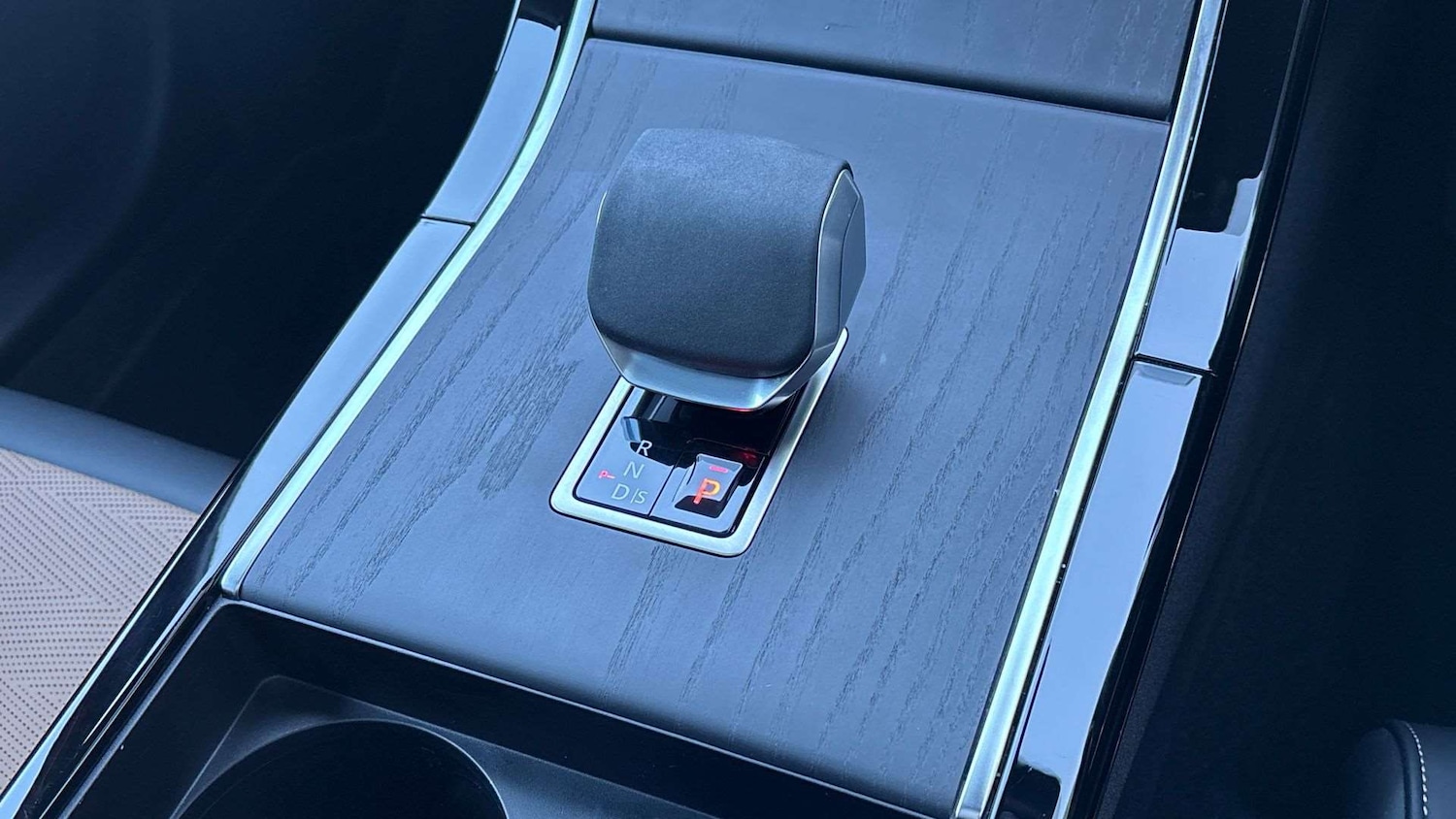 Used Land Rover Range Rover Velar 2025 for sale - 76460117: Photo 13