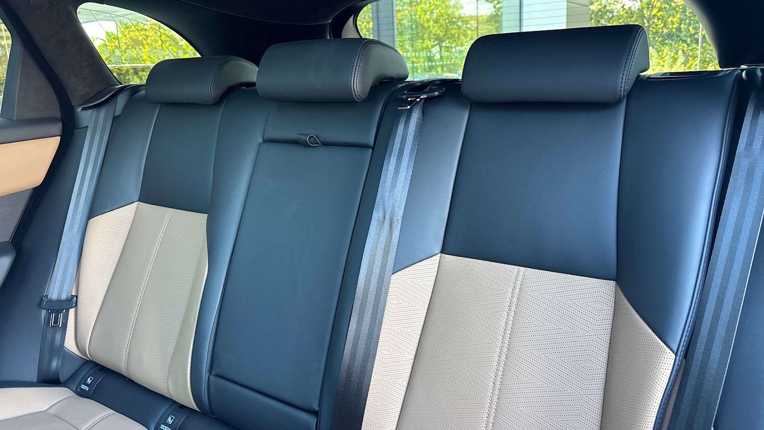 Used Land Rover Range Rover Velar 2025 for sale - 76460117: Photo 26