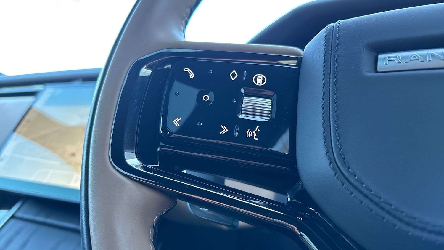 Used Land Rover Range Rover Velar 2025 for sale - 76460117: Photo 30