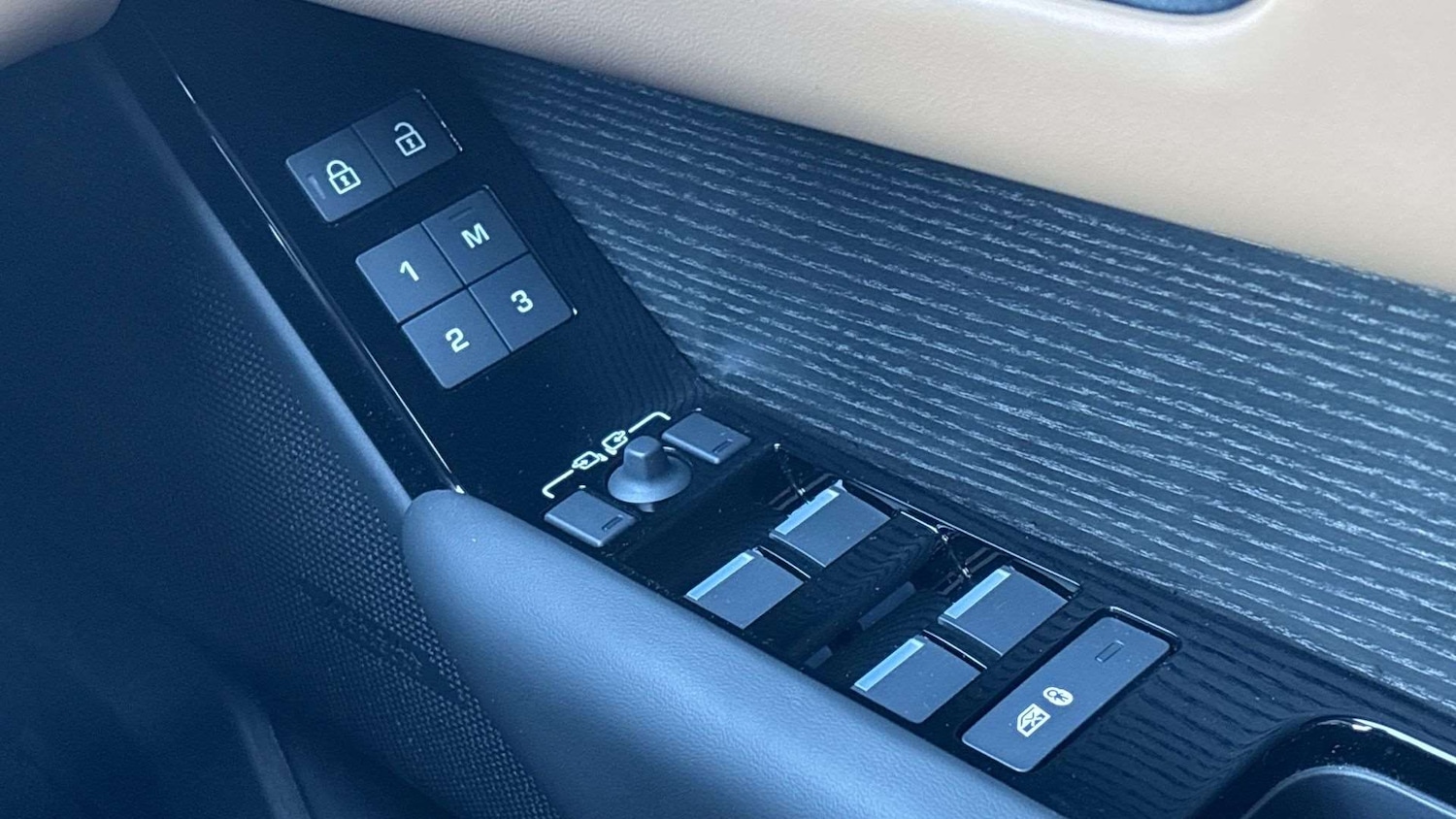 Used Land Rover Range Rover Velar 2025 for sale - 76460117: Photo 32