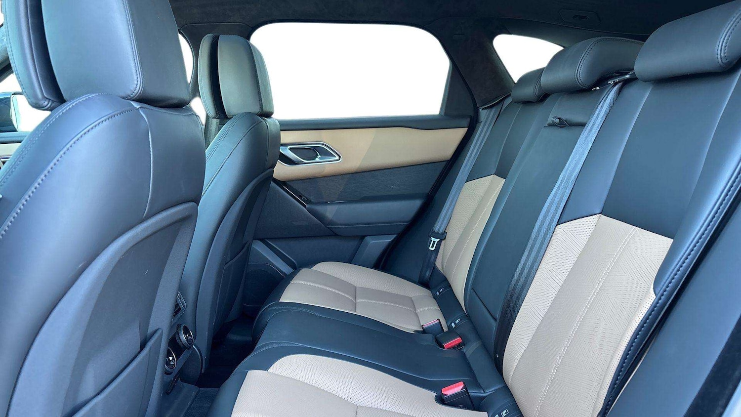 Used Land Rover Range Rover Velar 2025 for sale - 76460117: Photo 4