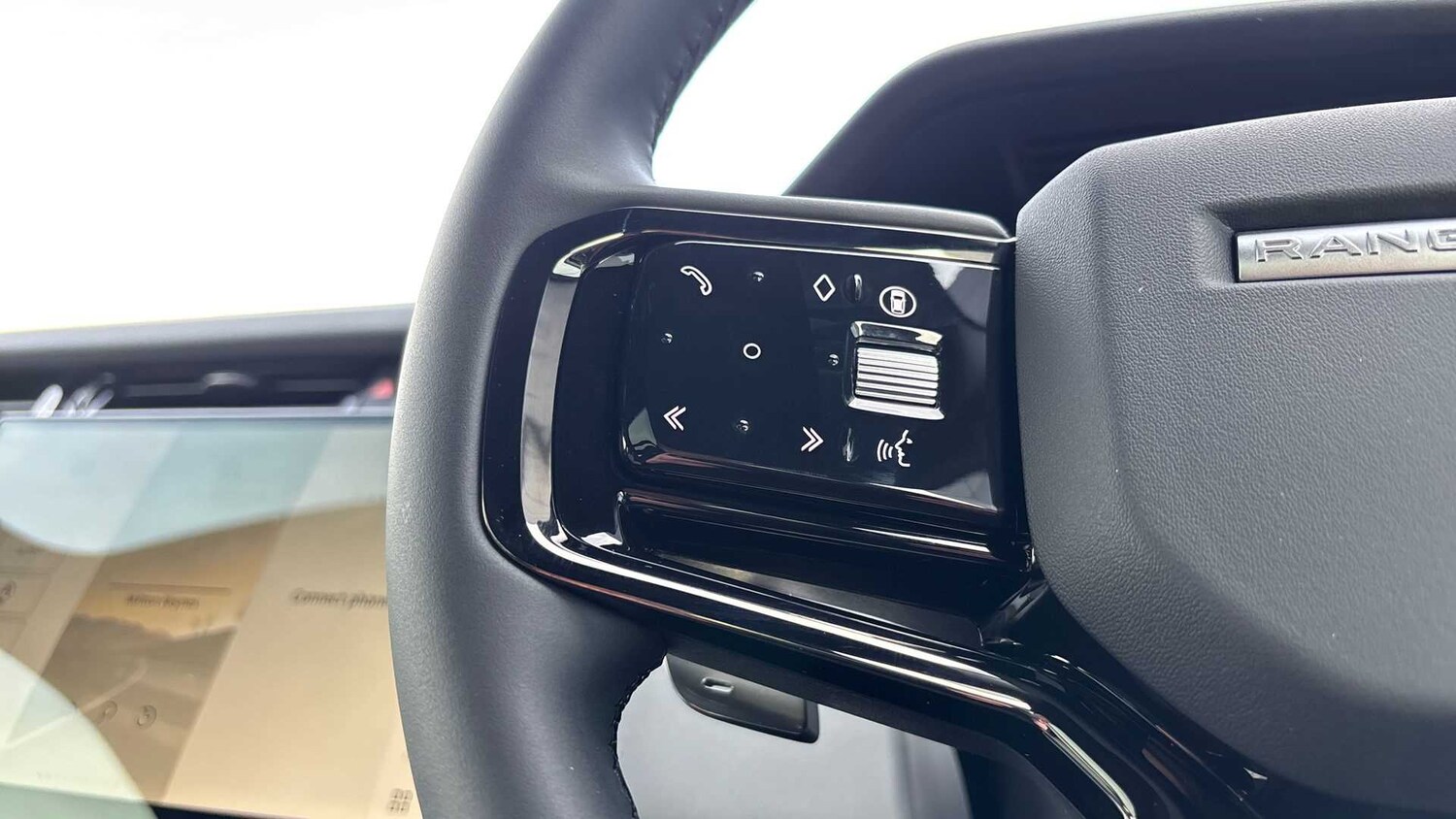 Used Land Rover Range Rover Evoque 2025 for sale - 77333968: Photo 32