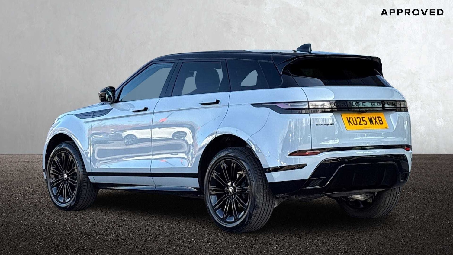 Used Land Rover Range Rover Evoque 2025 for sale - 77333812: Photo 2
