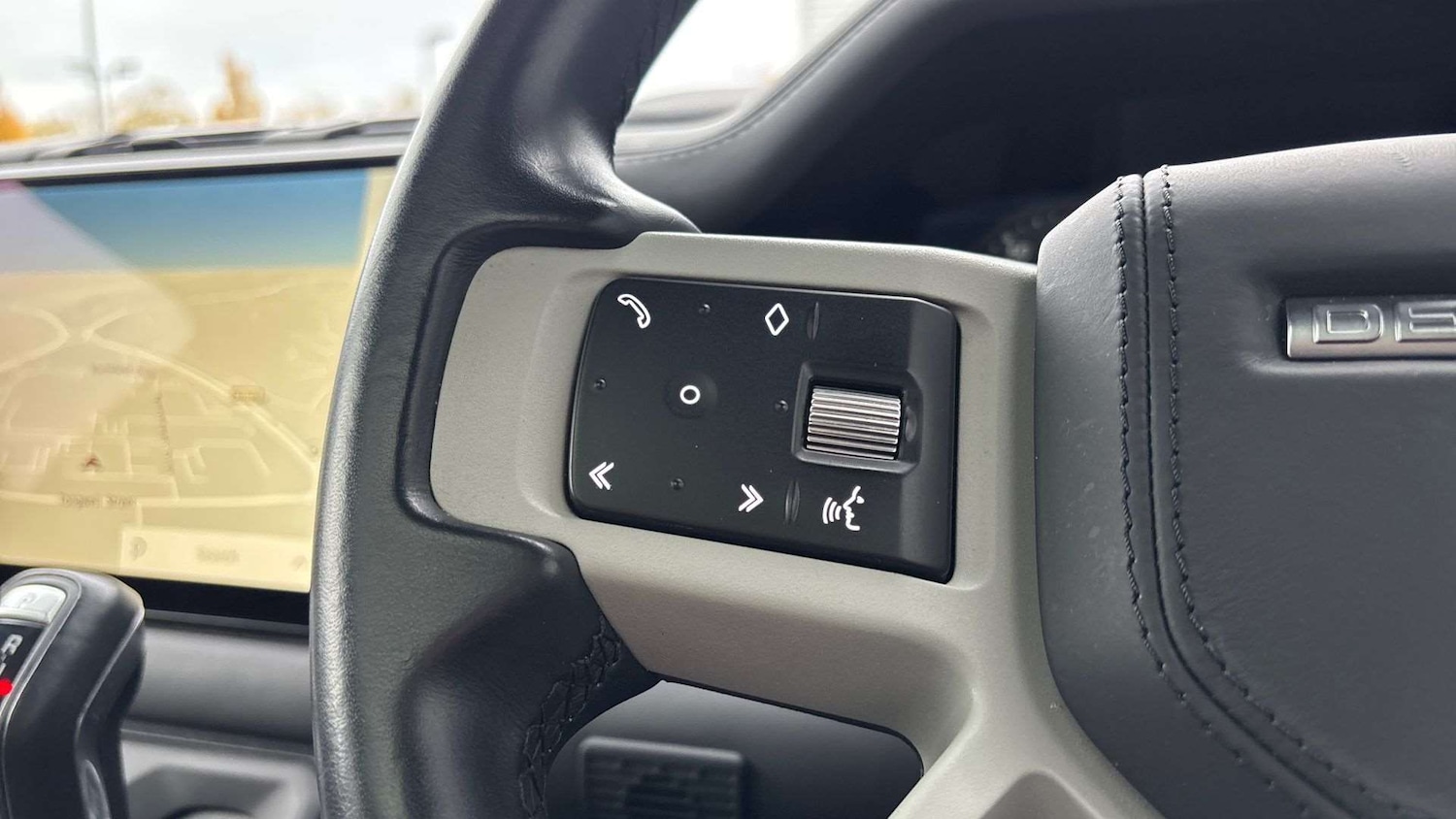 Used Land Rover Defender 2022 for sale - 76460113: Photo 30