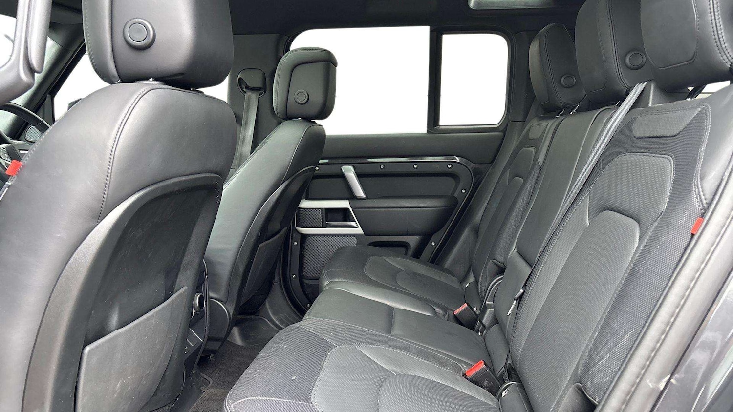 Used Land Rover Defender 2022 for sale - 76460113: Photo 4