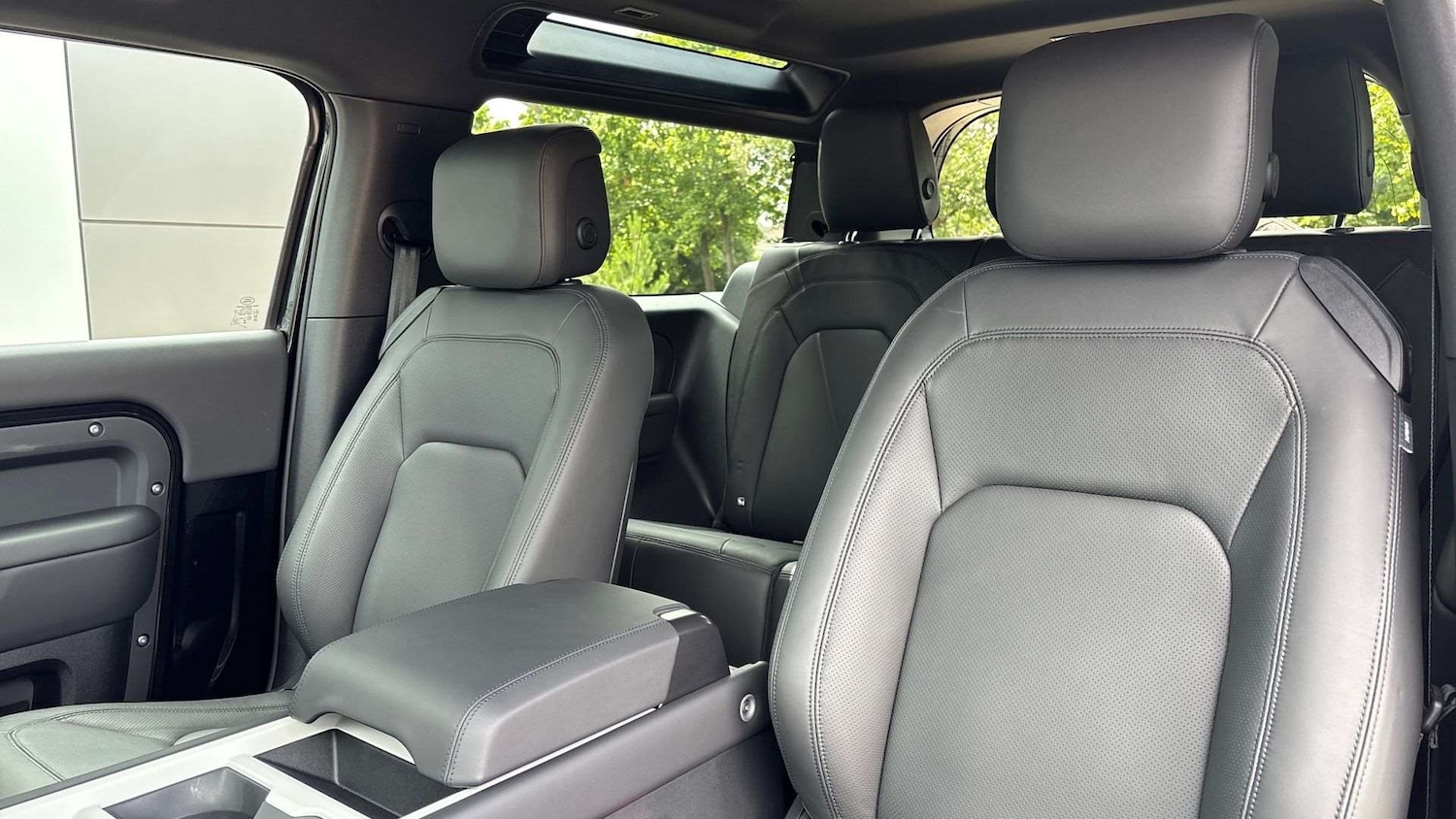 Used Land Rover Defender 2025 for sale - 76459853: Photo 26