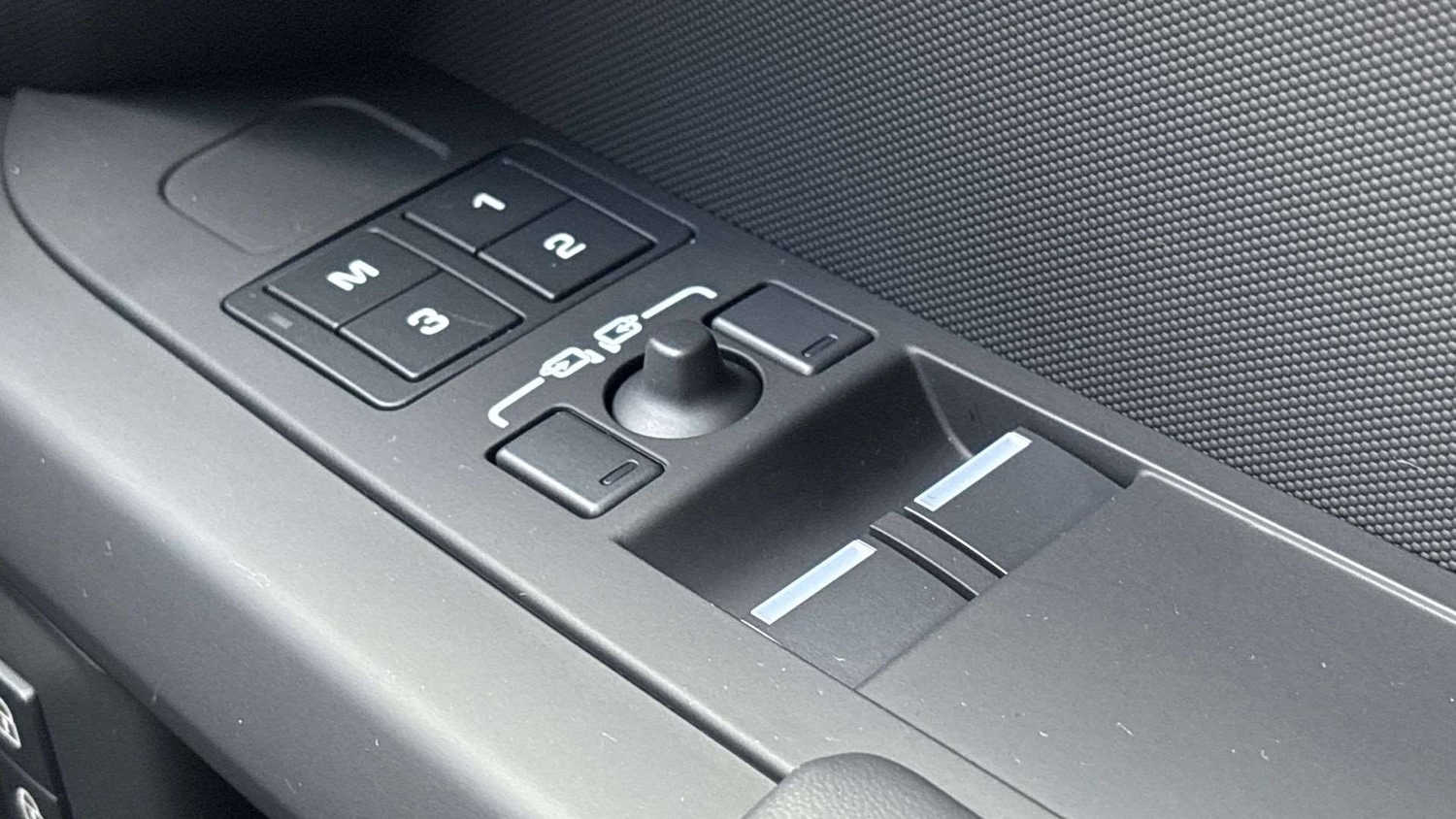 Used Land Rover Defender 2025 for sale - 76459853: Photo 32