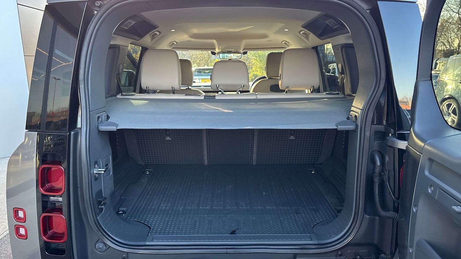 Used Land Rover Defender 2021 for sale - 76587641: Photo 10