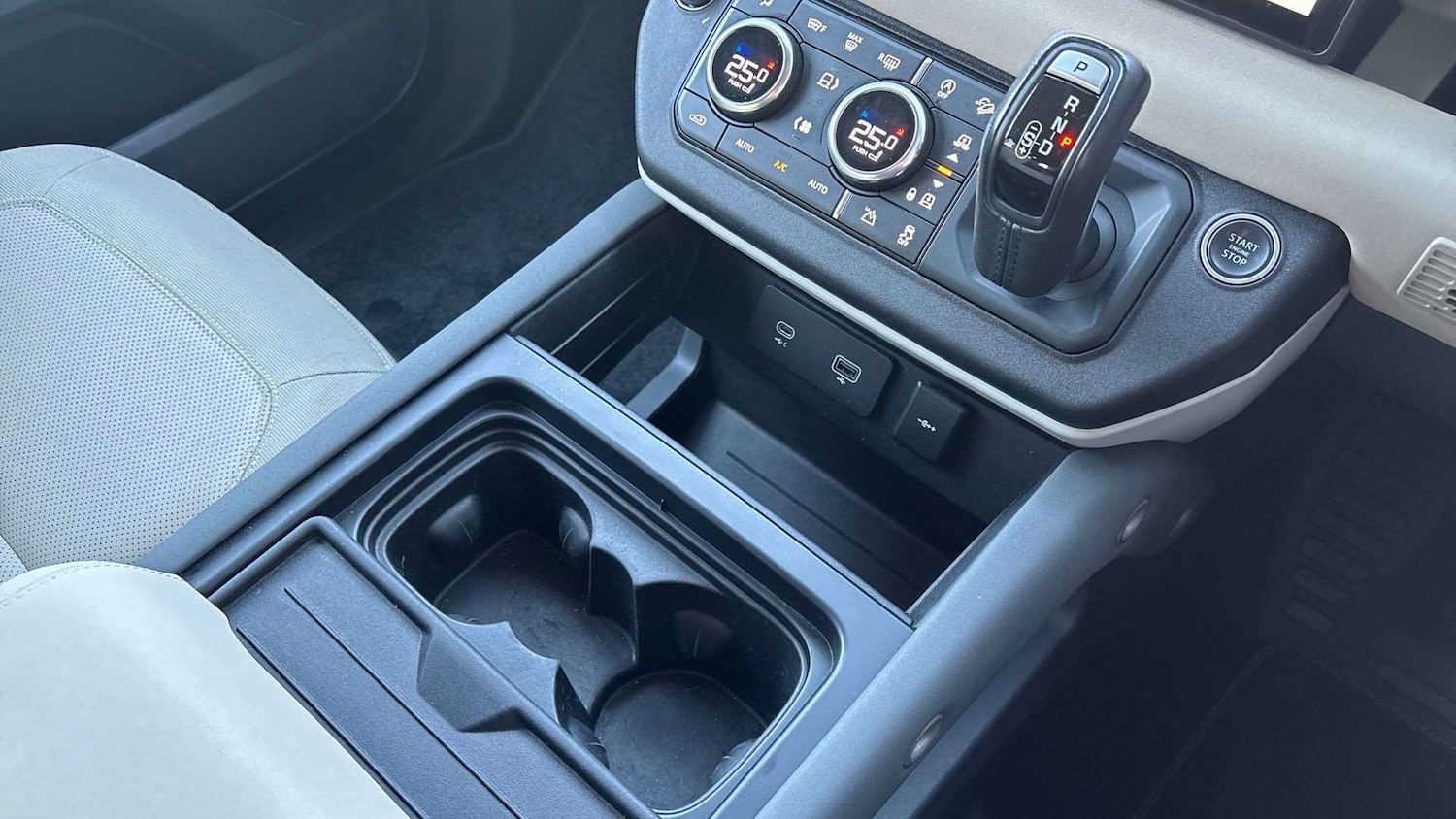 Used Land Rover Defender 2021 for sale - 76587641: Photo 13