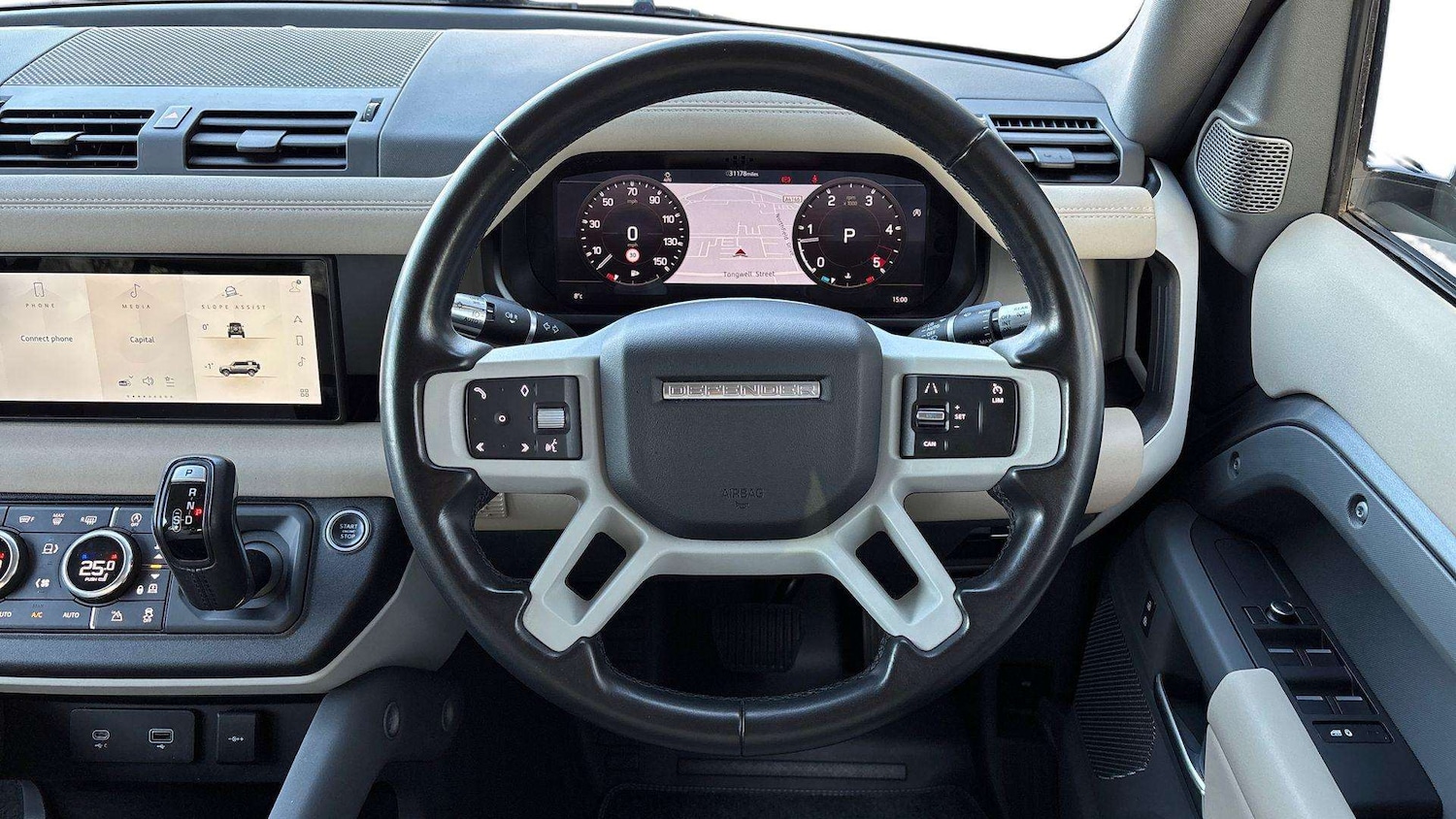 Used Land Rover Defender 2021 for sale - 76587641: Photo 15