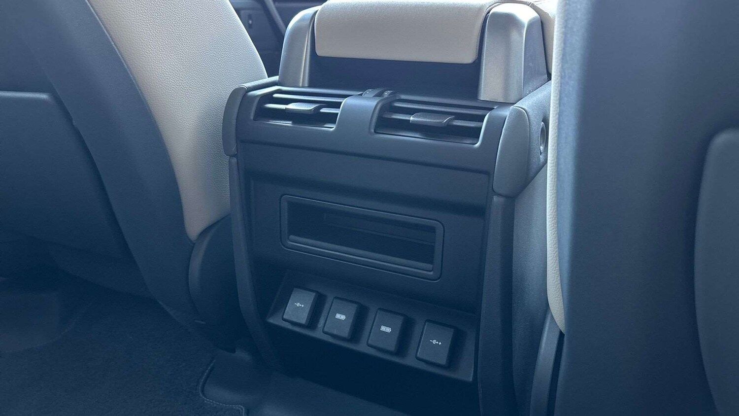 Used Land Rover Defender 2021 for sale - 76587641: Photo 18