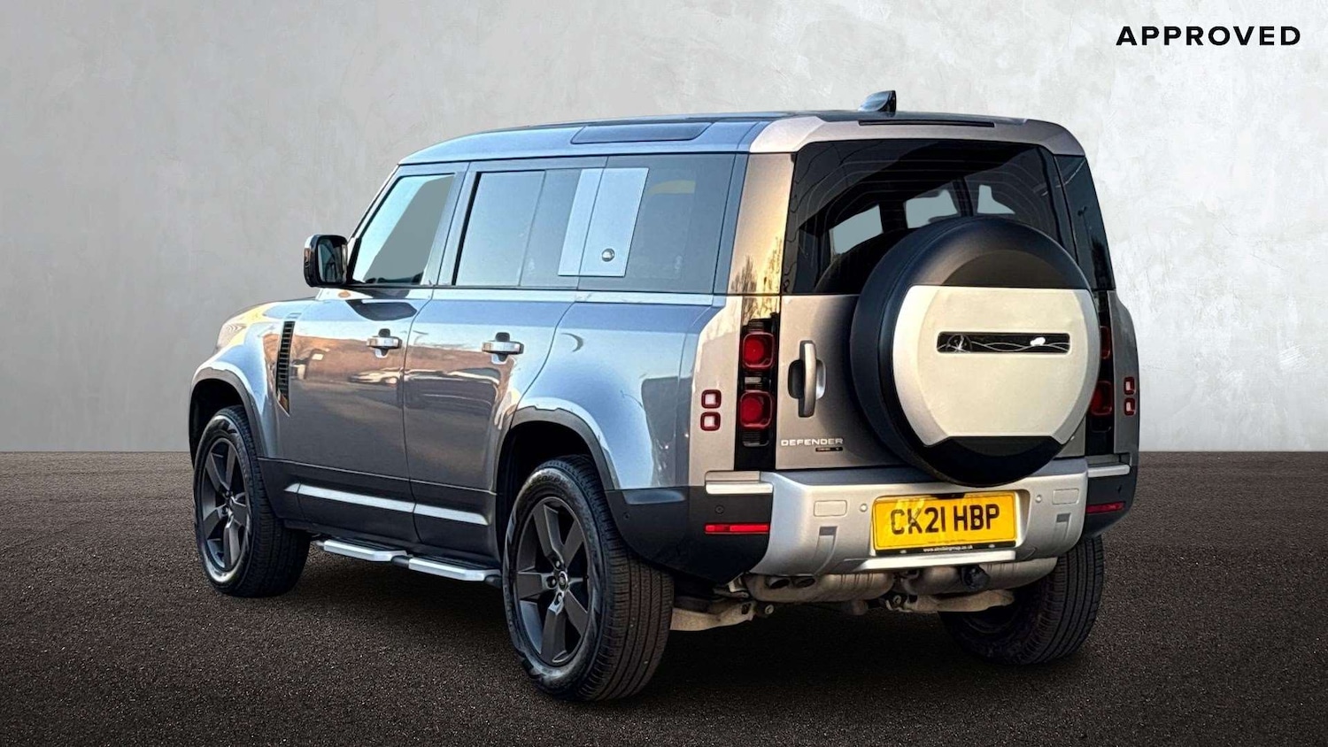 Used Land Rover Defender 2021 for sale - 76587641: Photo 2