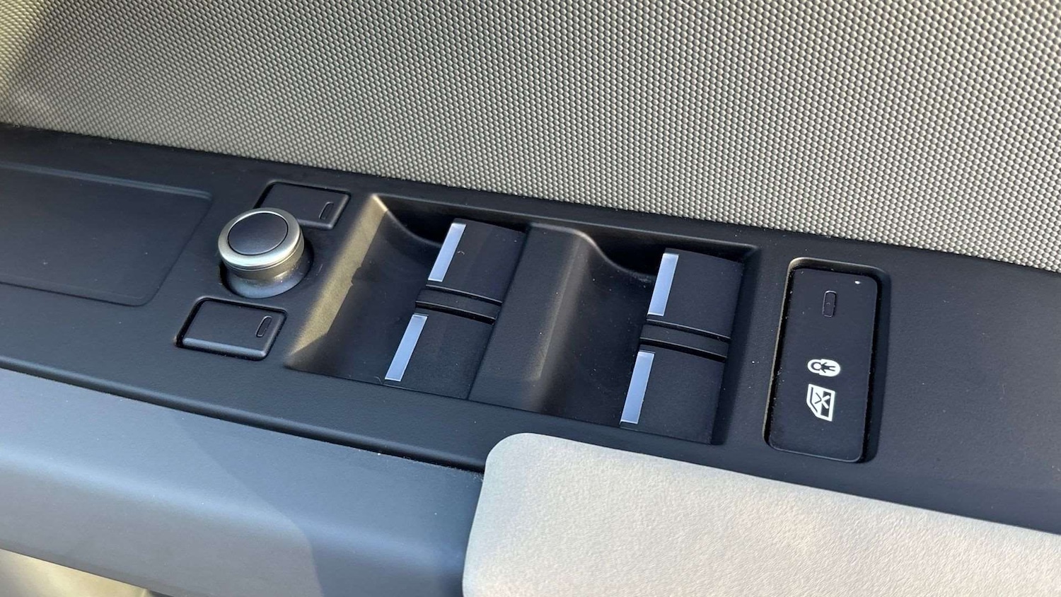 Used Land Rover Defender 2021 for sale - 76587641: Photo 25