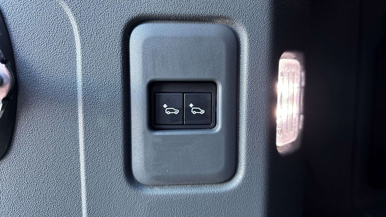 Used Land Rover Defender 2021 for sale - 76587641: Photo 27