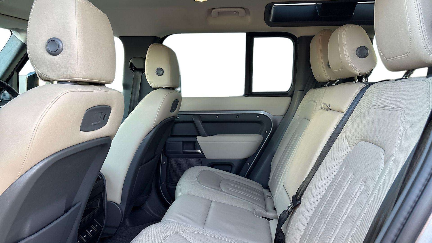 Used Land Rover Defender 2021 for sale - 76587641: Photo 4