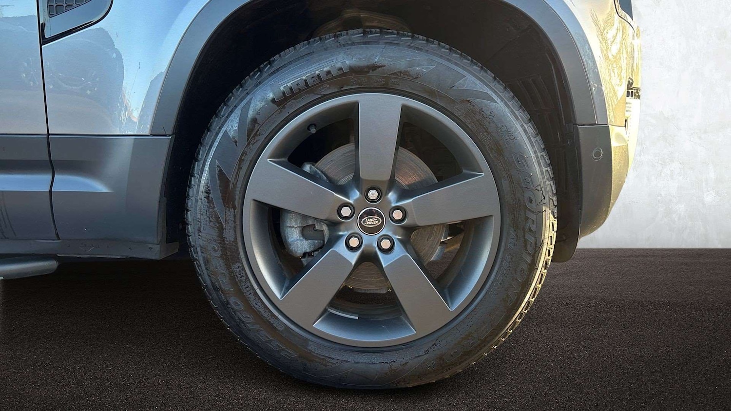 Used Land Rover Defender 2021 for sale - 76587641: Photo 8