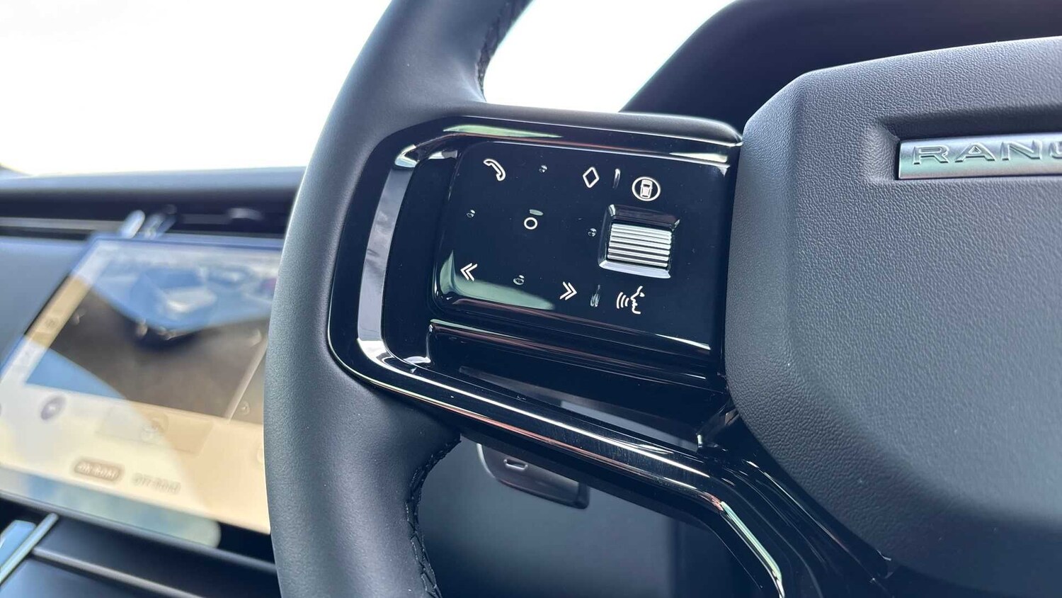 Used Land Rover Range Rover Evoque 2025 for sale - 76789283: Photo 31