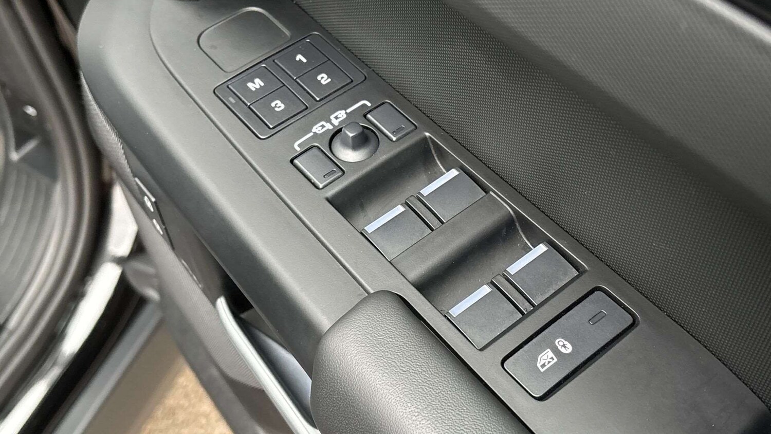 Used Land Rover Defender 2024 for sale - 77270155: Photo 34