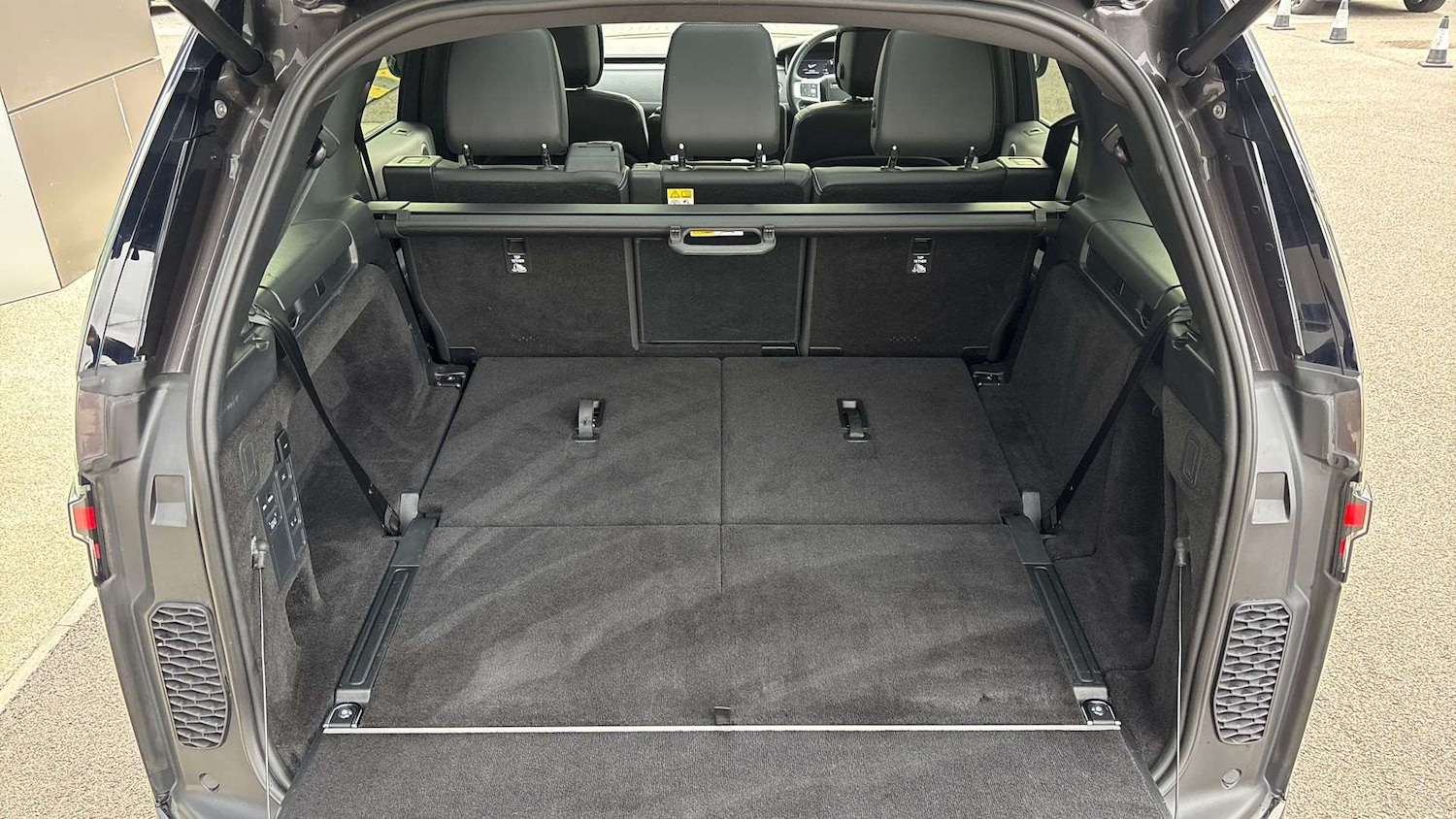 Used Land Rover Discovery 2024 for sale - 76564449: Photo 10