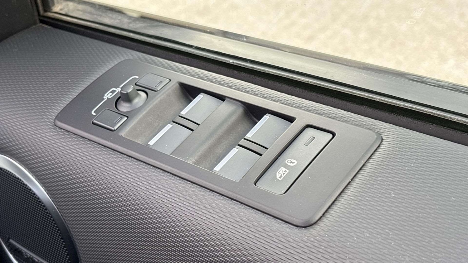 Used Land Rover Discovery 2024 for sale - 76564449: Photo 32