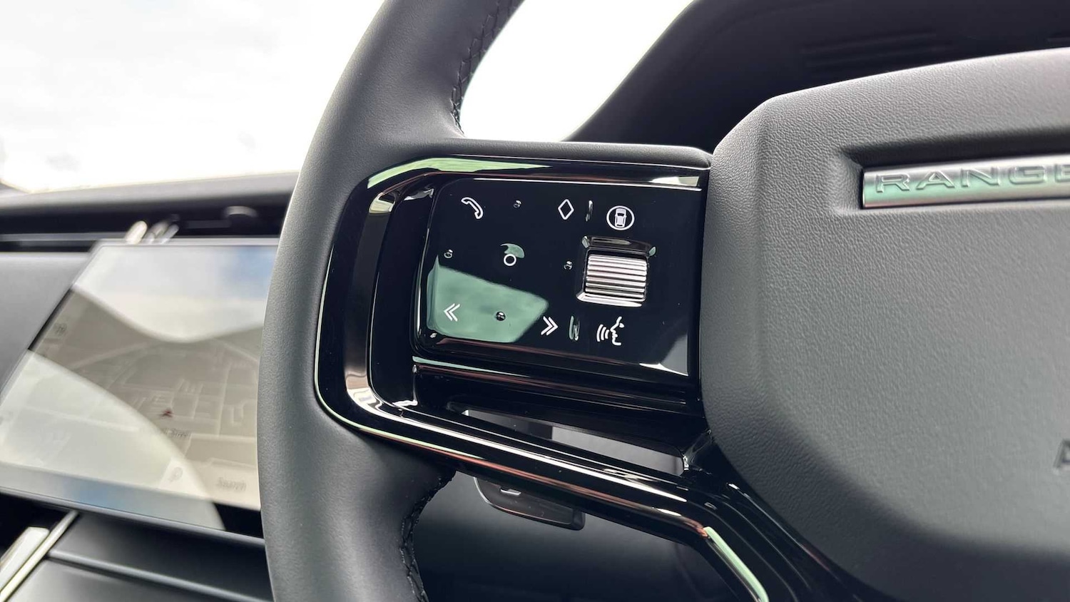 Used Land Rover Range Rover Evoque 2025 for sale - 76460289: Photo 31