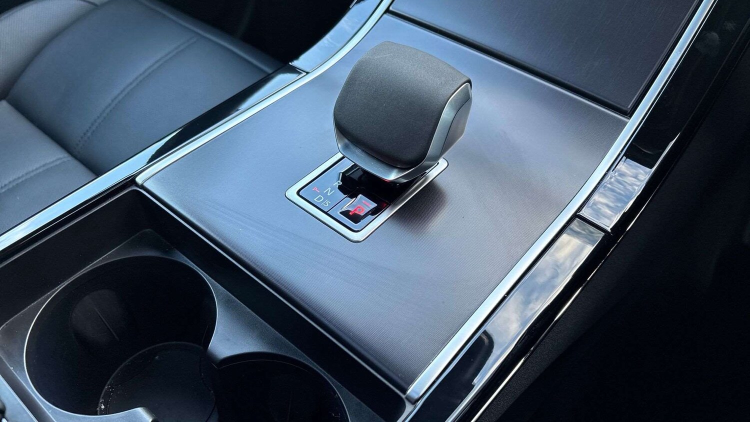 Used Land Rover Range Rover Velar 2025 for sale - 76459989: Photo 13