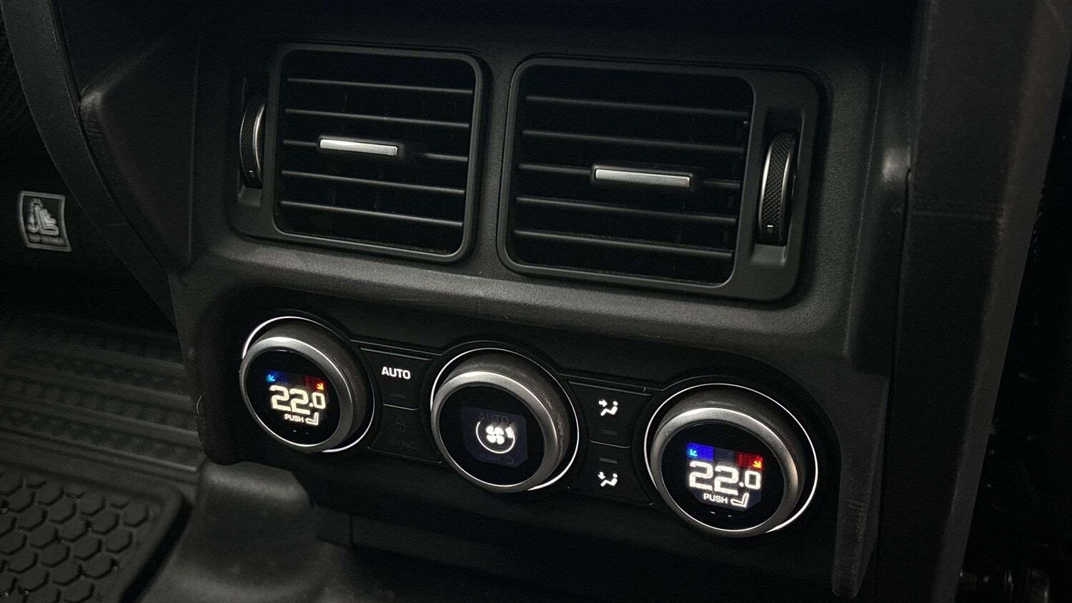 Used Land Rover Defender 2022 for sale - 76704967: Photo 18