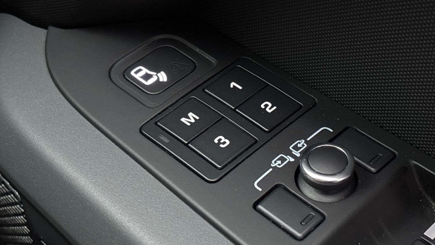 Used Land Rover Defender 2022 for sale - 76704967: Photo 25