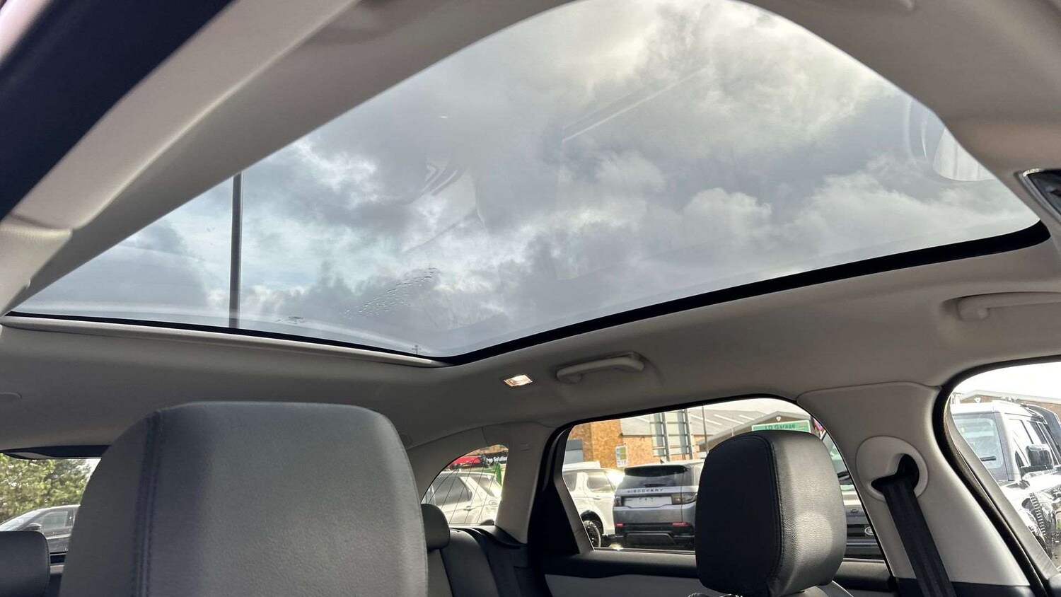 Used Land Rover Range Rover Velar 2025 for sale - 77589052: Photo 21