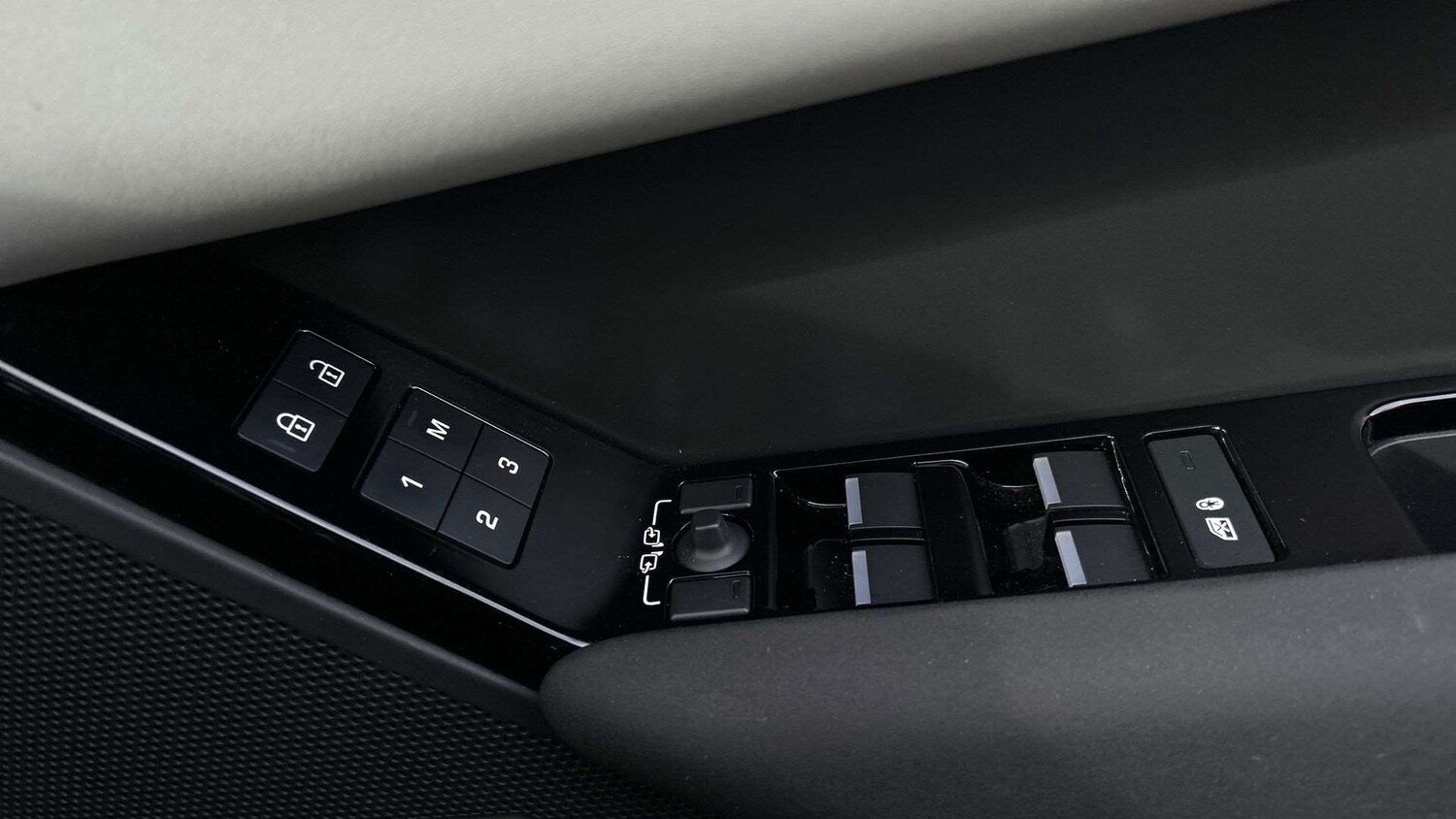 Used Land Rover Range Rover Velar 2025 for sale - 77589052: Photo 25