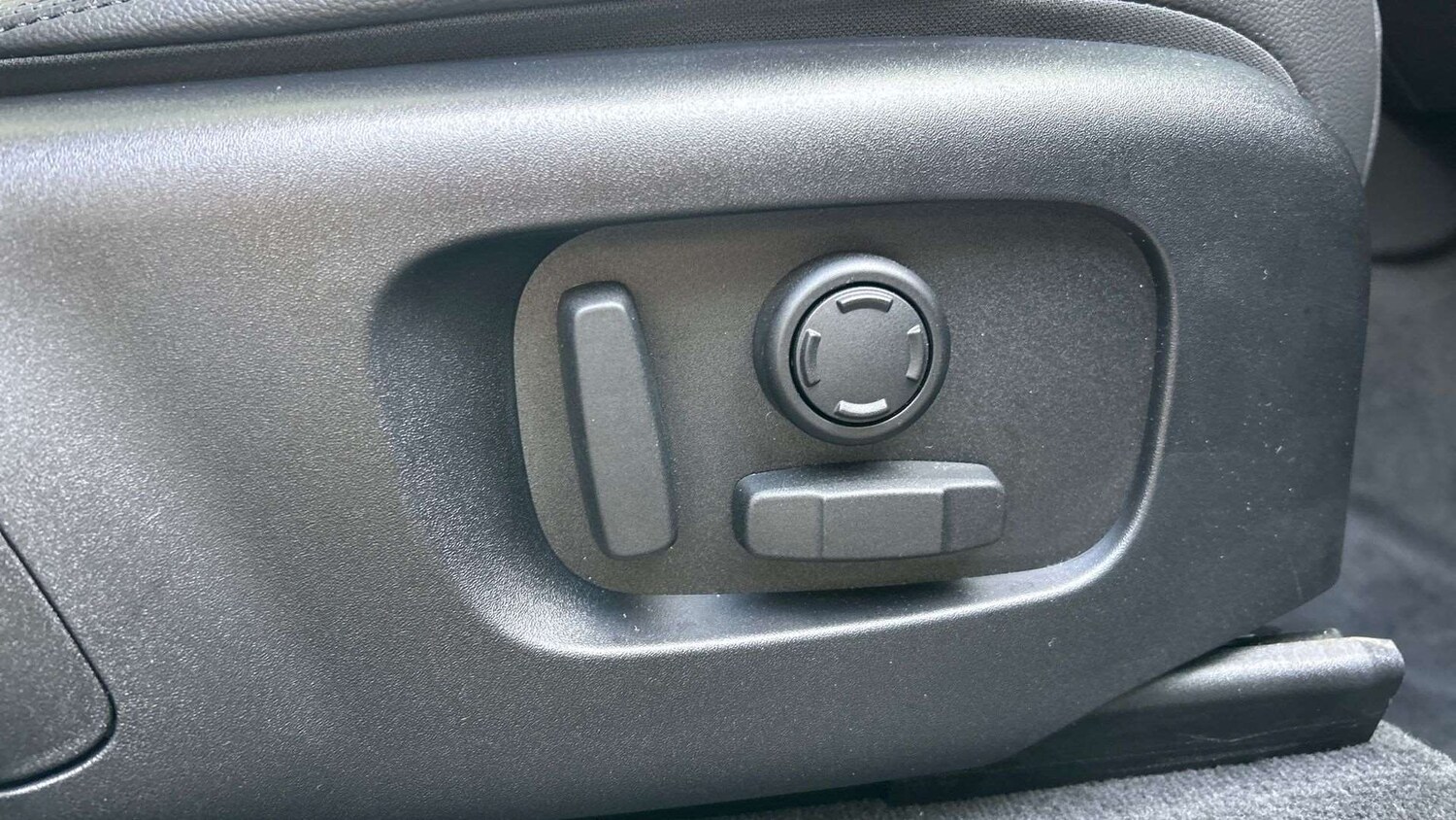 Used Land Rover Range Rover Velar 2025 for sale - 77589052: Photo 31