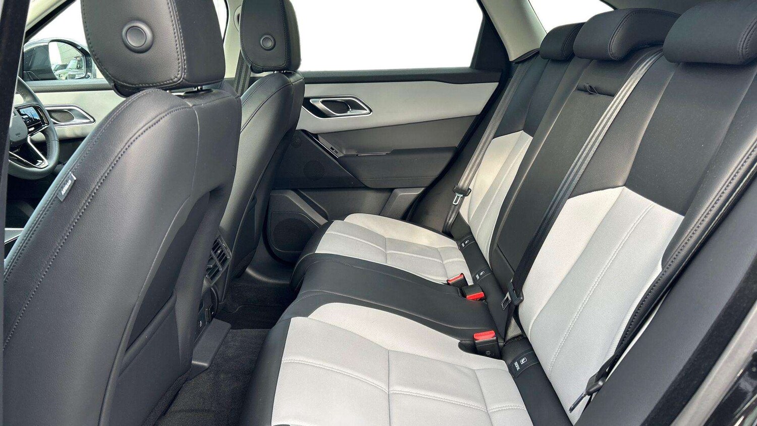 Used Land Rover Range Rover Velar 2025 for sale - 77589052: Photo 4