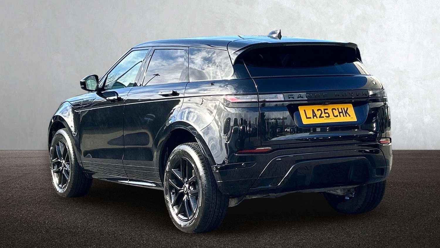 Used Land Rover Range Rover Evoque 2025 for sale - 77601207: Photo 2