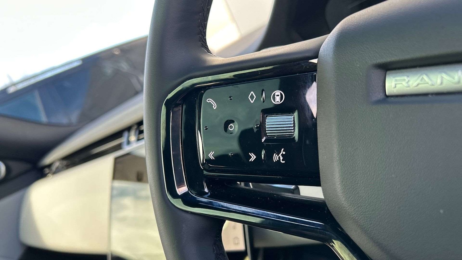 Used Land Rover Range Rover Evoque 2025 for sale - 77601207: Photo 35