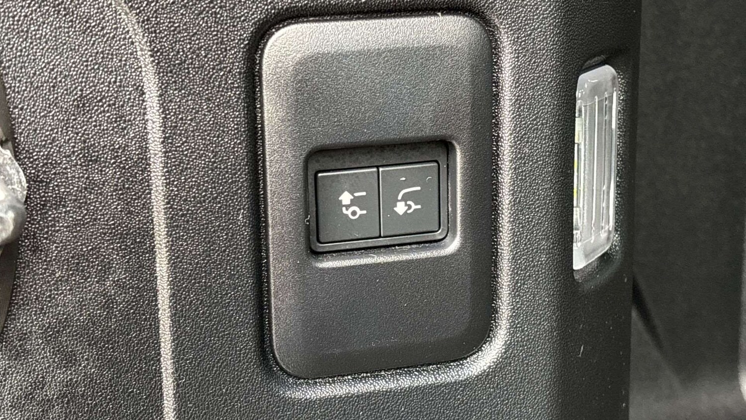 Used Land Rover Defender 2024 for sale - 77577210: Photo 27